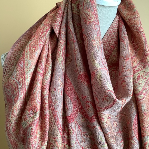 PASHMINA Taupe/Red Paisley Shawl with Fringe - Picture 3 of 11
